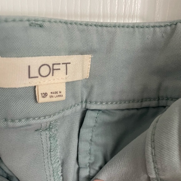 Women’s size 12 petite capri chinos. - Picture 2 of 5